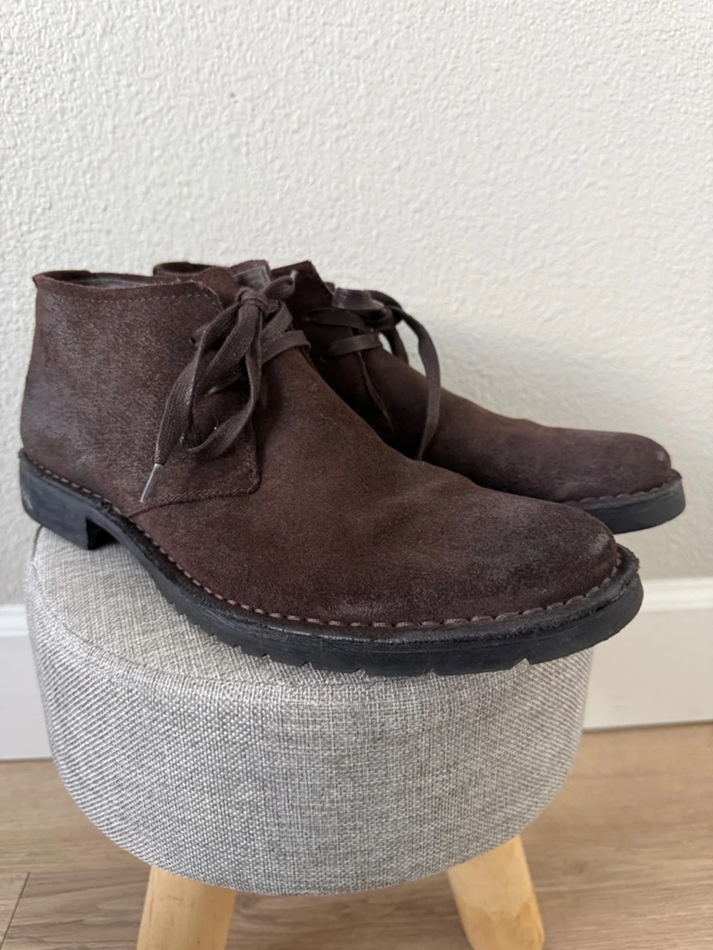 John Varvatos Brown Suede Leather Men’s lace Chukka Boot 9.5 M